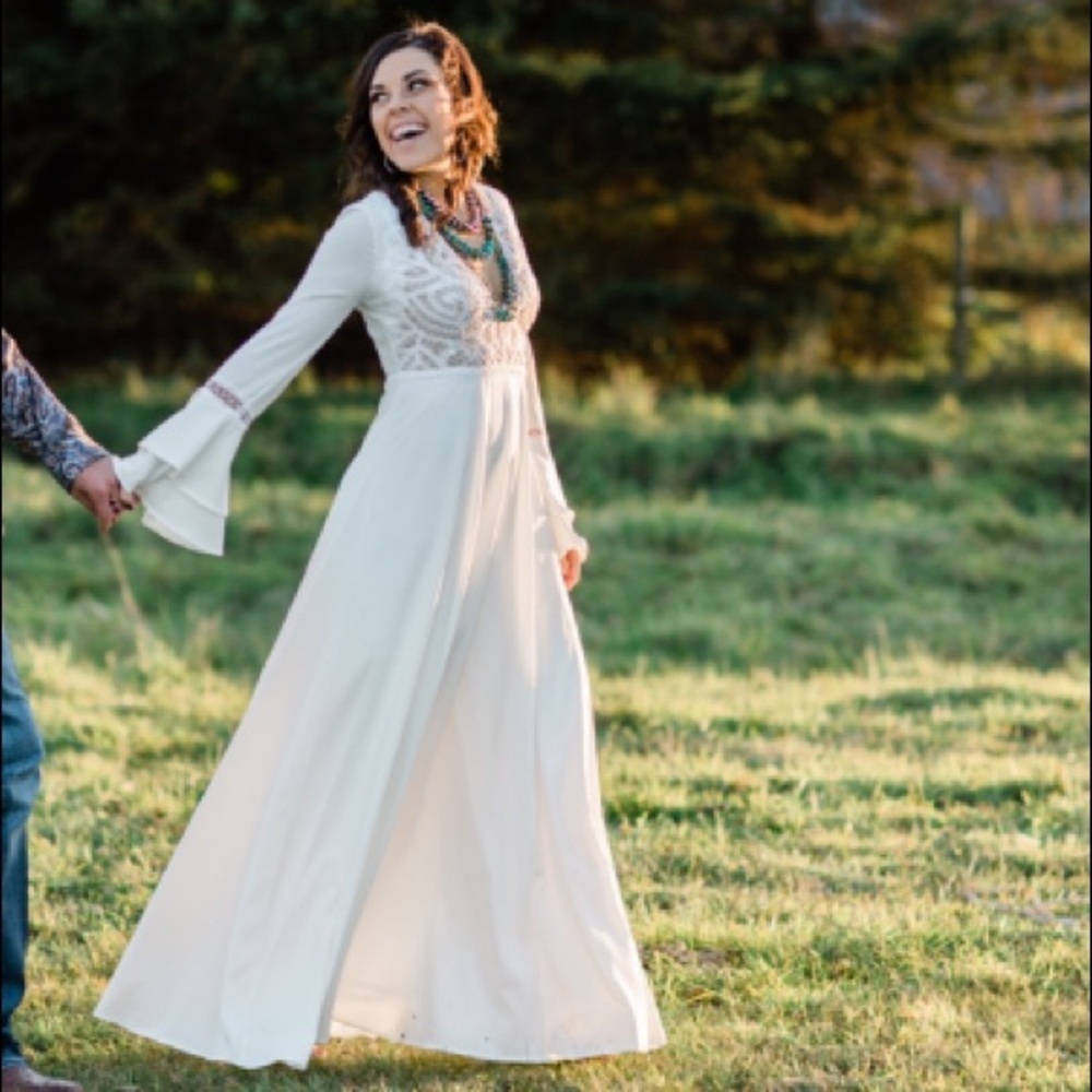 Beautiful White Lulus dress!